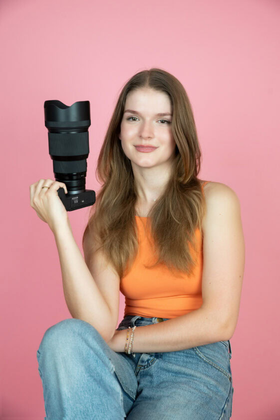 fotografia biznesowa w Poznaniu na różowym tle